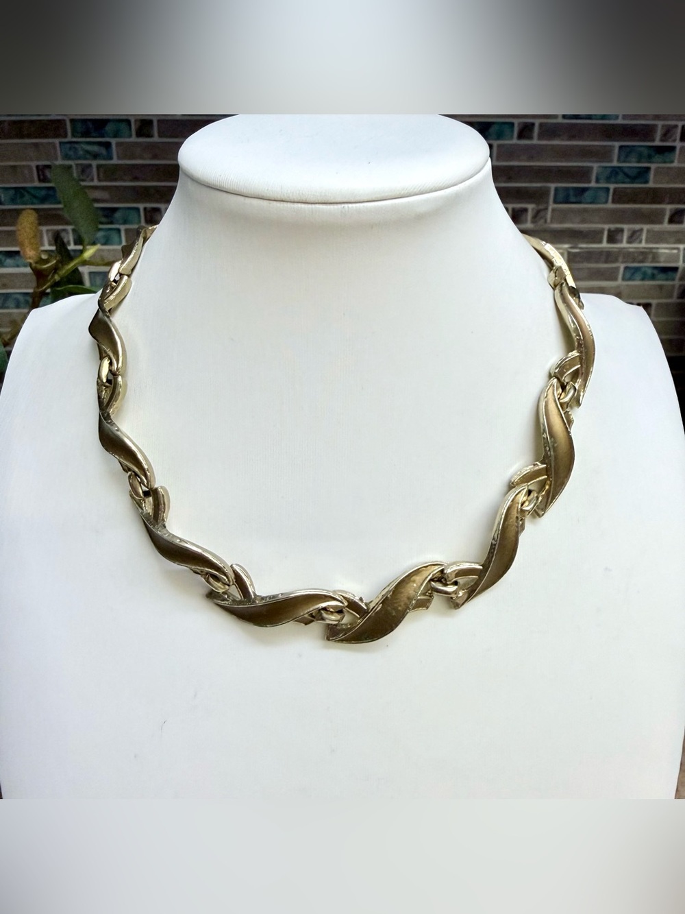 Trifari Link Choker Necklace Gold Tone 15" - 18" Spiral